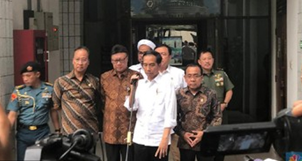 Jokowi Menyebut Penusuk Wiranto Teroris