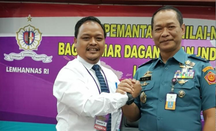 Angga Primadi Purbianto (baju putih), usai mengikuti Pelatihan Lemhannas RI