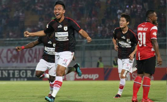 Ekspresi kegembiraan Muhammad Tahir, usai mencetak gol ke gawang Madura