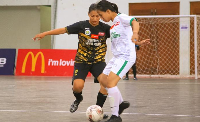 Pertandingan tim futsal putri ITS melawan tim futsal putri UM dalam lanjutan Liga Mahasiswa (LIMA)