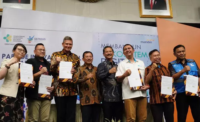 Zi.Care bersama dengan lima perusahaan startup dan Menteri Kesehatan, Terawan Agus Putranto (keempat dari kiri) saat peluncuran aplikasi SehatPedia