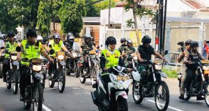 Jelang Natal, Gubernur Khofifah dan Forkopimda Jatim Naik Motor Tinjau Keamanan Gereja