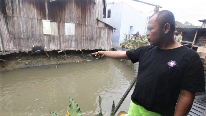 Warga digegerkan Penemuan Mayat Bayi tanpa Kepala di Parit Warga