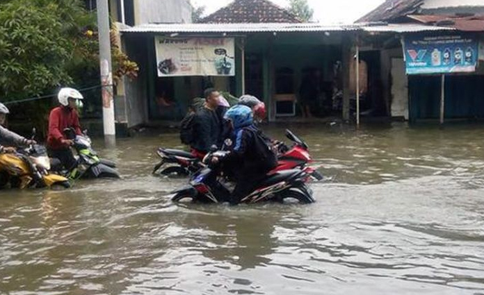 Bencana banjir yang melanda Gresik, Jawa Timur beberapa waktu lalu