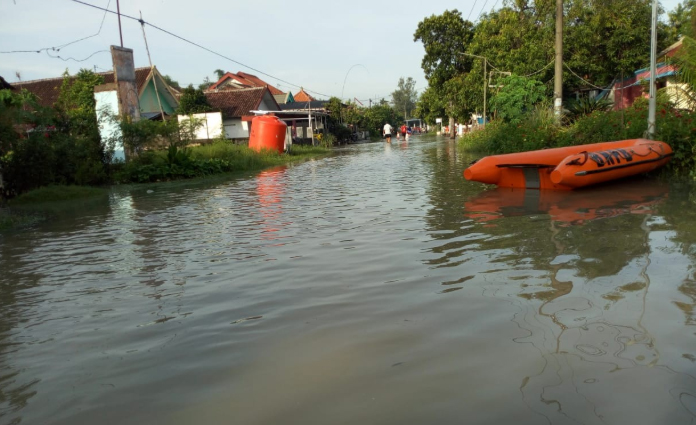 Terendam Banjir Selama 4 Hari, Jalur Jombang-Mojokerto Lumpuh Total