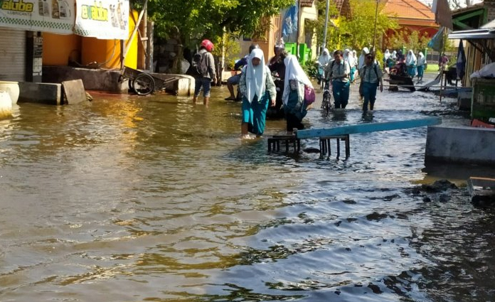 Kondisi banjir yang menggenang di wilayah Tanggulangin, Sidoarjo