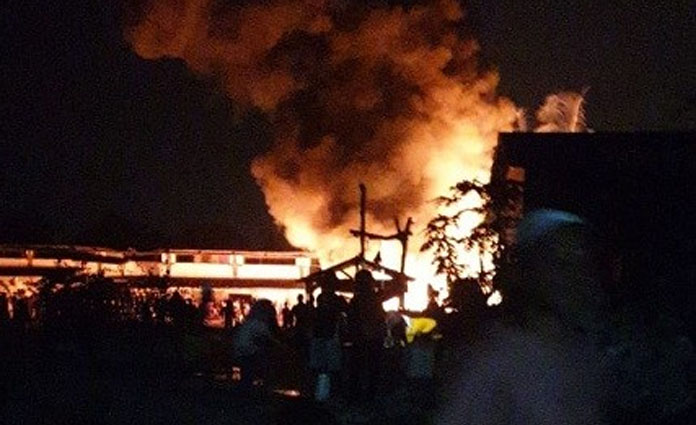 Kebakaran gudang barang rongsokan di Cluring, Banyuwangi, pada Rabu (19/8) malam