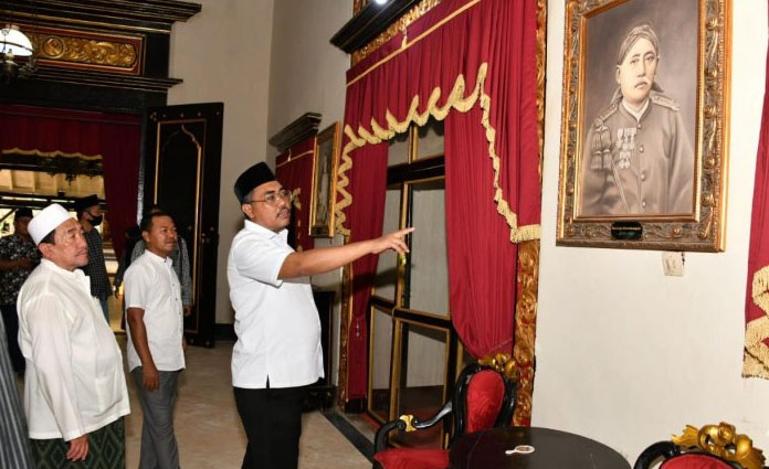 Wakil Ketua MPR RI, Jazilul Fawaid saat mengunjungi Keraton Sumenep pada Kamis (20/8) lalu