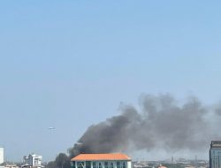 Kebakaran di Jemur Wonosari Surabaya, Warga Panik Asap Pekat Melonjak Tinggi