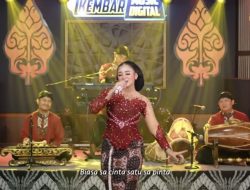 Niken Salindry Membawakan Lagu Karna Su Sayang dalam Versi Campursari
