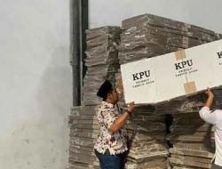 Persiapan Pemilu 2024: Logistik Sudah Tiba di Kota Surabaya, Gudang Dijaga Ketat oleh KPU dan Polisi