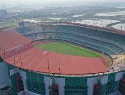 Pertandingan Tertunda: Persebaya Surabaya vs PSIS Semarang Menanti Persetujuan GBT