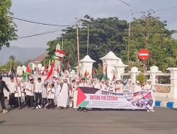 Ribuan Warga Pacitan Berunjuk Rasa untuk Dukung Kemerdekaan Palestina
