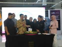 Dies Natalis ke-33 STIE IBMT Surabaya: Menginspirasi Kewirausahaan Bersama Ustaz Yusuf Mansur