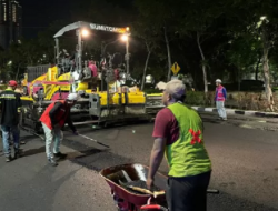 Pemerintah Kota Surabaya Mulai Pengaspalan Jalan Ahmad Yani Secara Bertahap