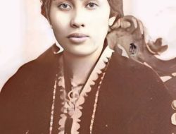 SYARIFAH NAWAWI (1896-1988)  WANITA YANG DIGANDRUNGI TAN MALAKA