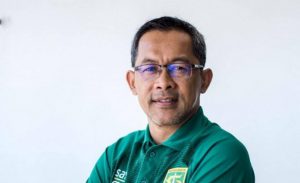 Resmi, Aji Santoso Latih Persebaya Surabaya