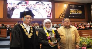 Khofifah Raih Penghargaan Alumni Berprestasi 2019