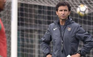 Luis Milla, saat sesi latihan bersama Timnas Indonesia