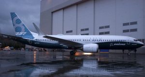 Saham Boeing Terjun Bebas Pasca Setop Produksi 737 Max