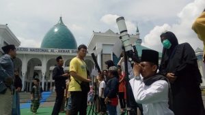 Masjid Al Akbar Surabaya Fasilitasi Warga Lihat Gerhana Matahari Cincin