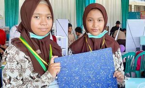 Hebat, Siswi SMPN 1 Surabaya Ubah Plastik Jadi Komposit Furnitur