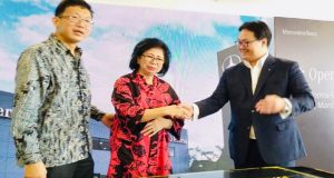 PT DCVI dan PT TOP Resmi Membuka Dealer Mobil Niaga Mercedes-Benz di Surabaya