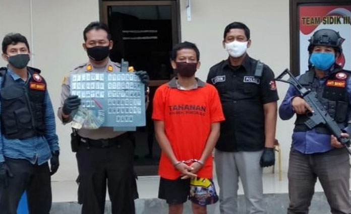 Pelaku pengedar sabu dan foto barang bukti narkoba yang berhasil diamankan