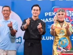 Ibu-ibu Belajar Memasak Pecel Rawon dari Chef Steby Fafael di Jember