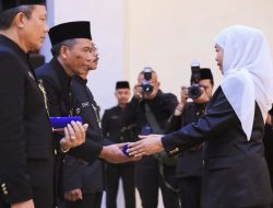 Khofifah Berpesan Saat Melantik 184 Kepala Sekolah SMA/SMK/SLB di Jawa Timur
