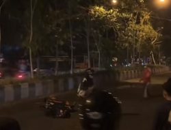 Masyarakat Ponorogo Menghancurkan Motor Pembalap Liar yang Mengganggu