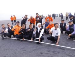 Peresmian Pipa oleh Khofifah Imbas Kebakaran Gunug Bromo, Warga Bisa Pakai Air Bersih Lagi