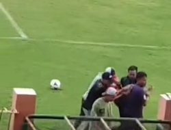 Tangisan di Suasana Pemakaman Pemain Bola Bojonegoro yang Tersambar Petir