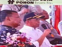 Saat Muhadjir Effendy Memberikan Apresiasi kepada Kapolri yang Telah Menanam 5 Juta Pohon