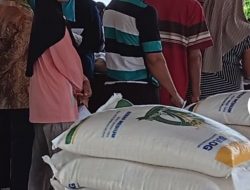 Warga Kota Malang Bersyukur Dapat Beras Gratis di Tengah Kenaikan Harga