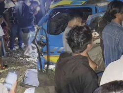 Duka Mendalam Keluarga Penumpang Elf yang Tertabrak KA di Lumajang Nenek Meninggal Cucu Selamat