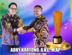 Adhy Karyono Dianugerahi Prapanca Award atas Peranannya dalam Memastikan Keamanan Pemilu di Jawa Timur