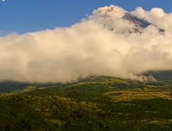 Gunung Semeru Kembali Erupsi, Tinggi Letusan Capai 600 Meter