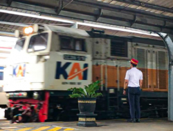 PT Kereta Api Indonesia Raih Penghargaan BUMN Peduli Lansia dari Pemprov Jawa Timur