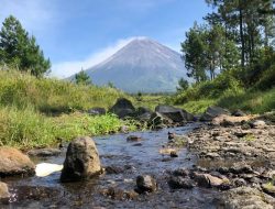 Gunung Semeru Erupsi Dua Kali, Luncurkan Abu Vulkanik Setinggi 400 Meter